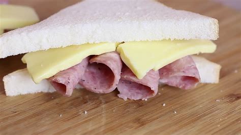 how to make bologna sandwich.